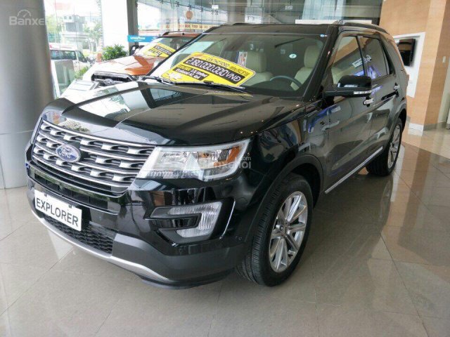 Xe Ford Explorer giao ngay, màu đen, nhiều quà tặng kèm theo