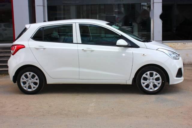 Bán Hyundai Grand i10 sản xuất 2017, màu trắng