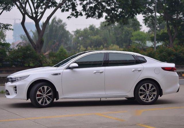 Bán xe Kia Optima đời 2017, màu trắng, giá tốt