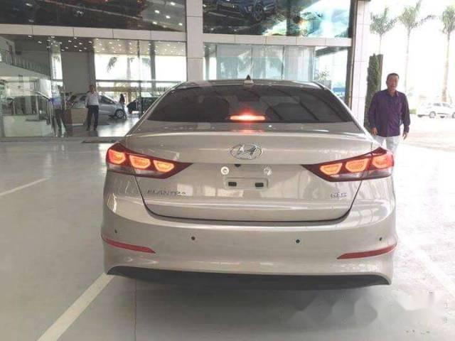 Bán ô tô Hyundai Elantra đời 2017 giá cạnh tranh