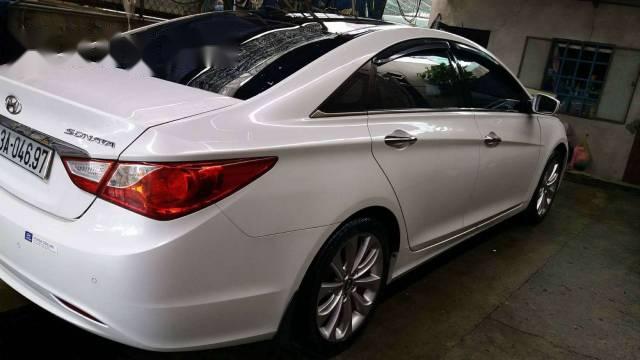 Bán ô tô Hyundai Sonata đời 2013, màu trắng còn mới, giá tốt