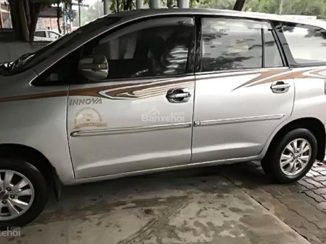 Cần bán gấp Toyota Innova J đời 2007, màu bạc, 278 triệu