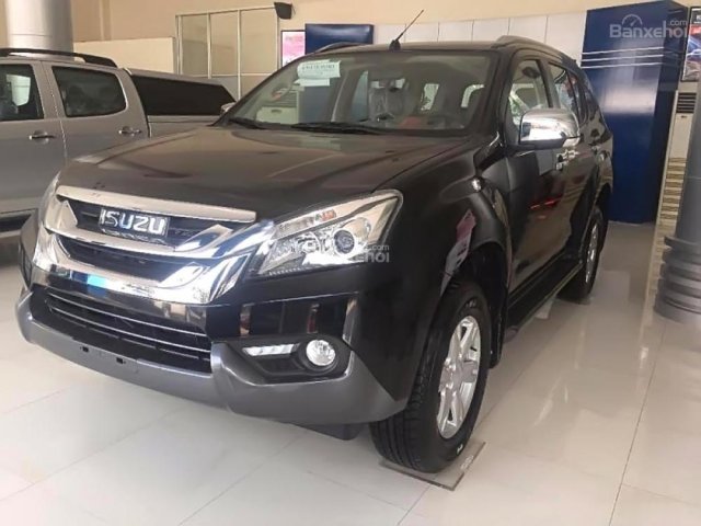 Bán Isuzu mu-X 3.0 4X2 AT đời 2017, màu đen, xe nhập