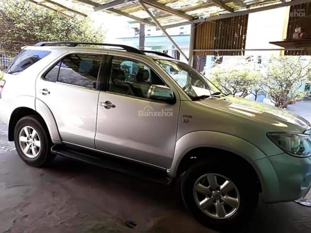 Bán Toyota Fortuner đời 2009, màu bạc, 575tr