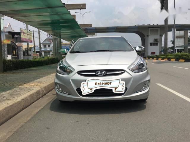 Bán Hyundai Accent sản xuất 2015, màu bạc, giá tốt