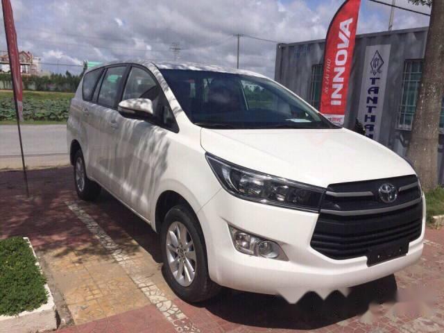 Cần bán xe Toyota Innova đời 2018, màu trắng giá cạnh tranh