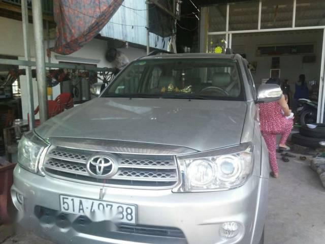 Bán xe Toyota Fortuner đời 2010, màu bạc