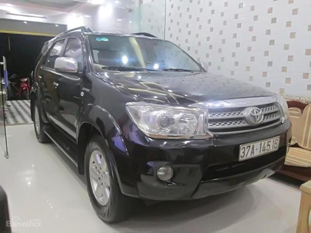 Cần bán Toyota Fortuner V đời 2009, màu đen xe gia đình, 480tr