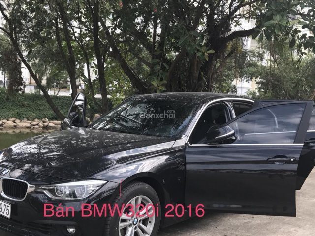 Bán BMW 320i 2016, màu đen, đk 2017