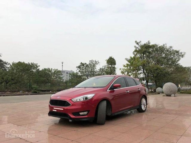 Bán Ford Focus 1.5 Sport bản full 2018, màu đỏ mận, mới 100%. L/H giá tốt 090.778.2222