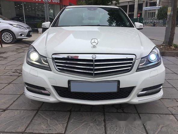 Cần bán Mercedes C250 đời 2011, màu trắng