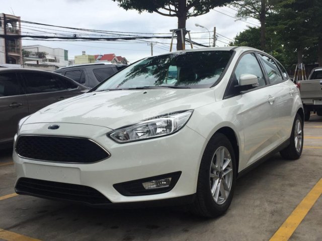 Xe Ford Focus 2017 Hatchback - Ưu đãi khủng - LH 0913 888 664