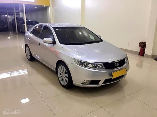 Cần bán lại xe Kia Cerato đời 2010, màu bạc, nhập khẩu nguyên chiếc số sàn, giá chỉ 335 triệu