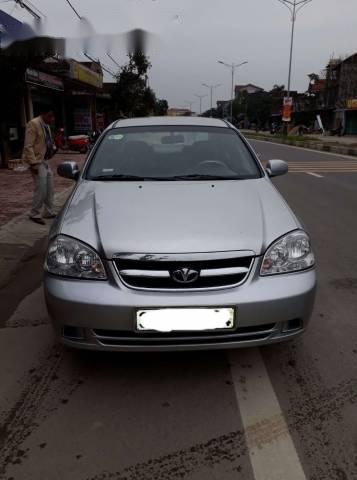 Cần bán gấp Daewoo Lacetti đời 2010, màu bạc số sàn