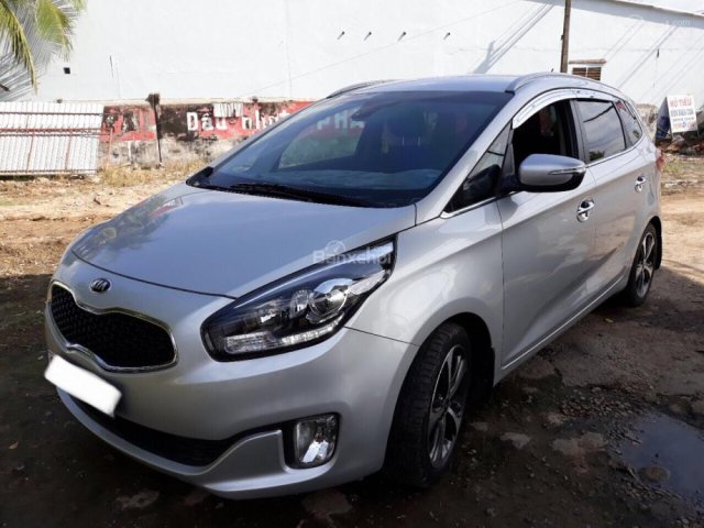 Cần bán Kia Rondo DAT năm 2015 (đúng chất), màu bạc, giá thương lượng