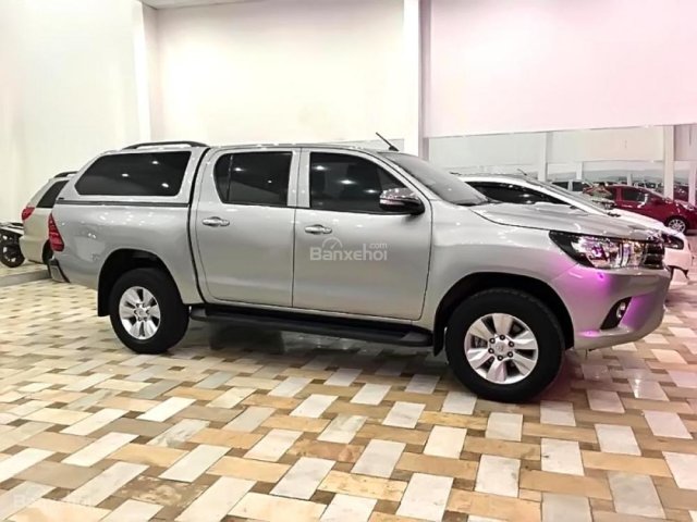 Cần bán gấp Toyota Hilux đời 2016, màu bạc, xe nhập0