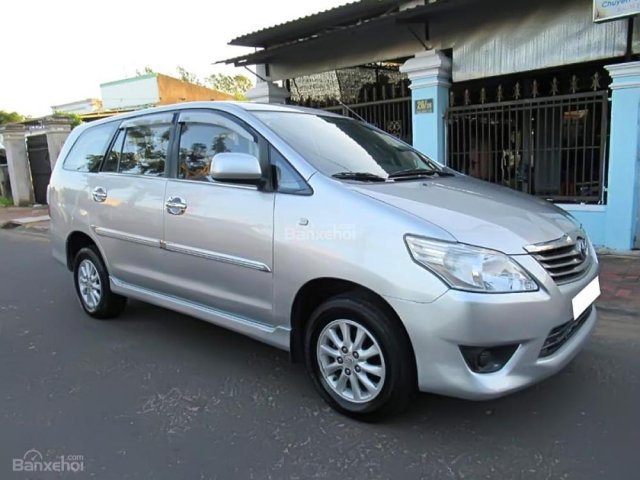 Bán Toyota Innova 2.0E 2013, màu bạc số sàn