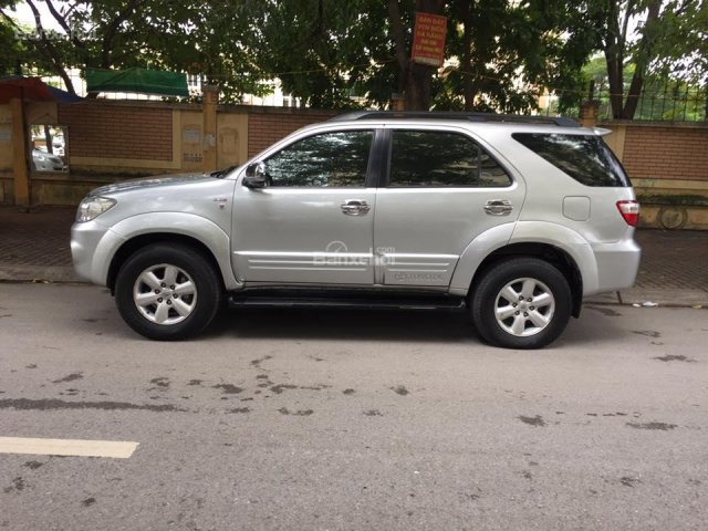 Cần bán xe Toyota Fortuner G, số sàn 2010, màu xám bạc cực đẹp