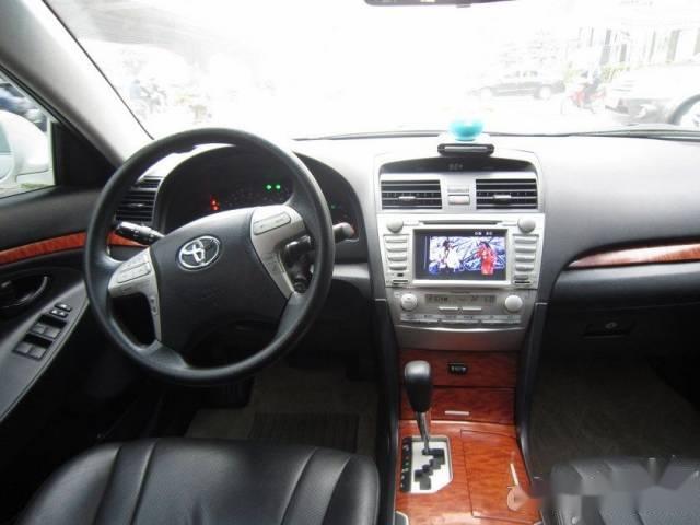 Cần bán Toyota Camry đời 2011, màu đen chính chủ