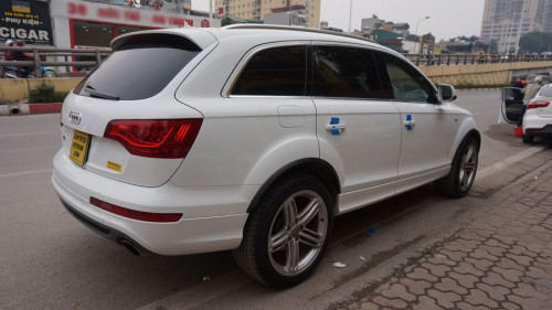 Cần bán Audi Q5 AT đời 2011, màu trắng, nhập khẩu số tự động