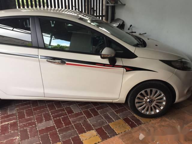 Bán xe Ford Fiesta đời 2011, màu trắng 