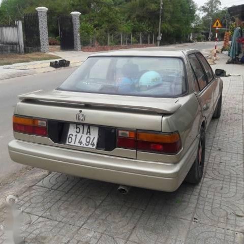 Cần bán gấp Honda Accord sản xuất 1989 xe gia đình, giá 68tr