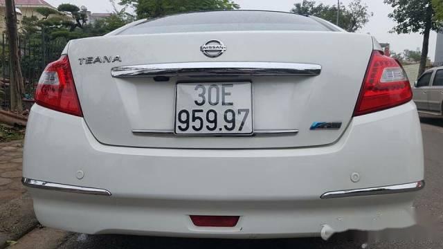 Cần bán lại xe Nissan Teana 2.0AT đời 2010, màu trắng