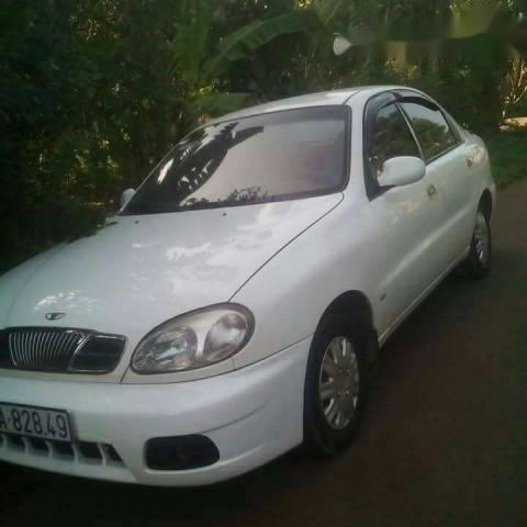 Bán xe Daewoo Lanos đời 2002, màu trắng, giá tốt