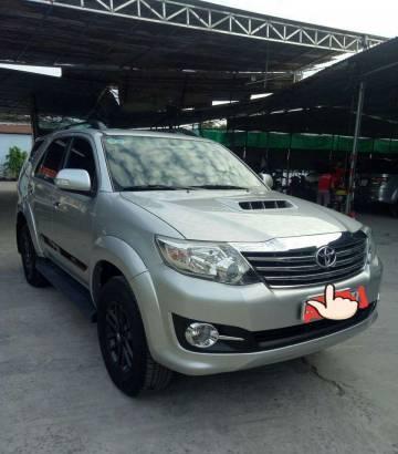 Cần bán Toyota Fortuner đời 2016, màu bạc