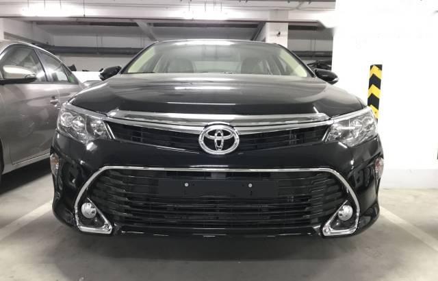 Bán Toyota Camry đời 2018, màu đen