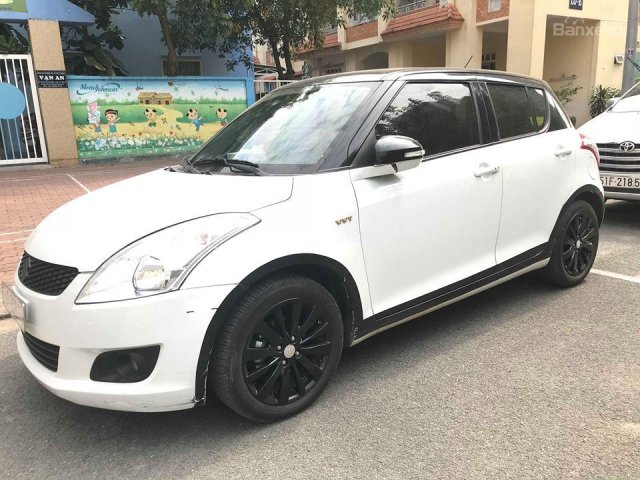 Cần bán xe Suzuki Swift 2016 đen trắng, giá tốt