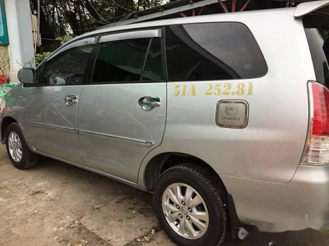 Bán xe Toyota Innova đời 2011, màu bạc