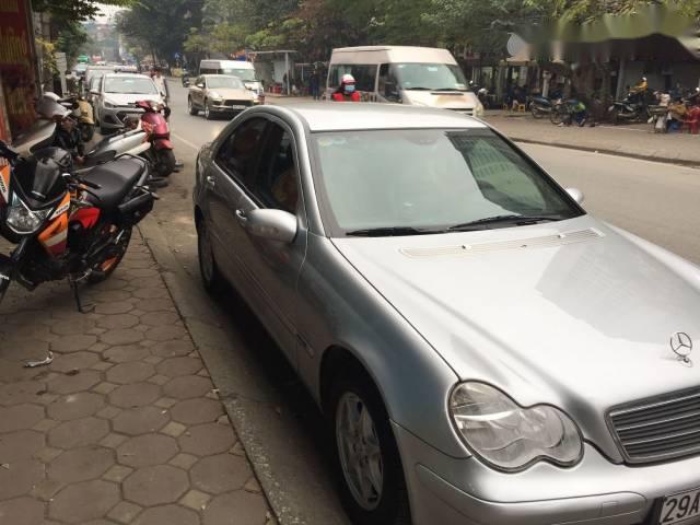 Bán Mercedes C180 đời 2002, màu bạc 