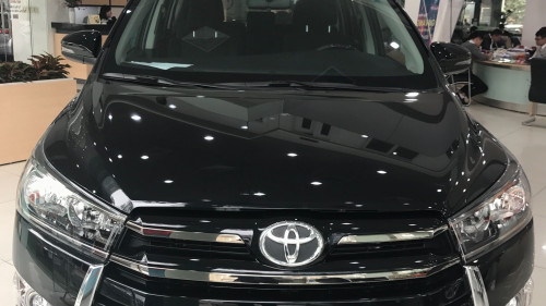 Bán ô tô Toyota Innova 2.0 AT sản xuất 2018, màu đen, 845 triệu