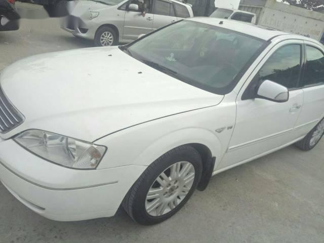 Bán xe Ford Mondeo, đời 2004, màu trắng số tự động, 200tr