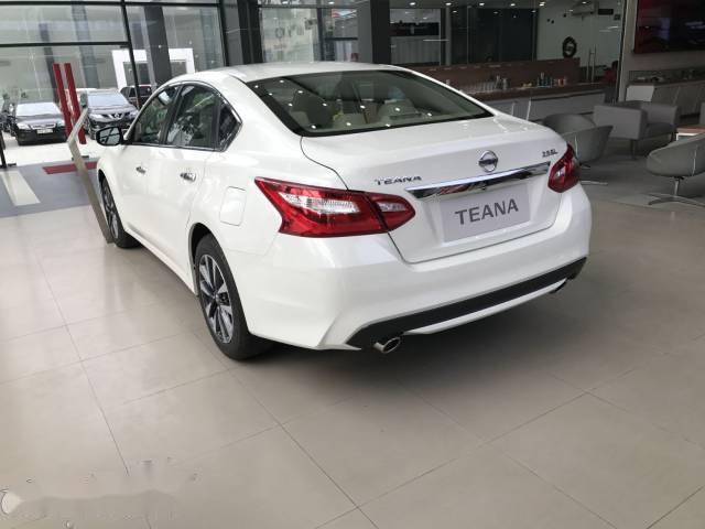 Bán Nissan Teana 2.5 L sản xuất năm 2017, màu trắng, nhập khẩu