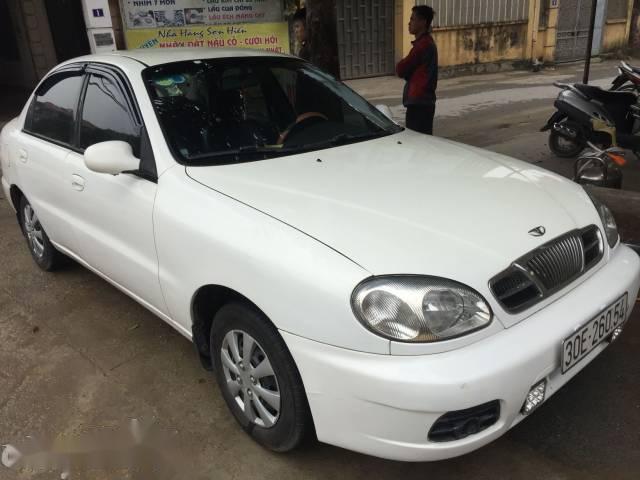 Cần bán xe Daewoo Lanos MT đời 2002, màu trắng