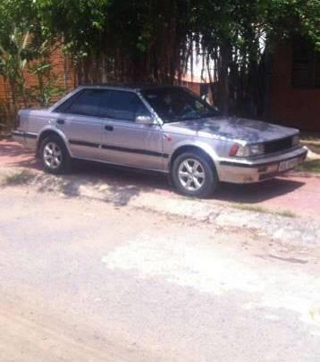 Bán Nissan Bluebird đời 1986, màu xám