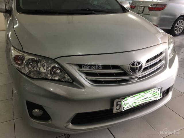 Cần bán Toyota Altis 1.8MT 2013, màu bạc vay, hỗ trợ vay 75% lãi suất ưu đãi