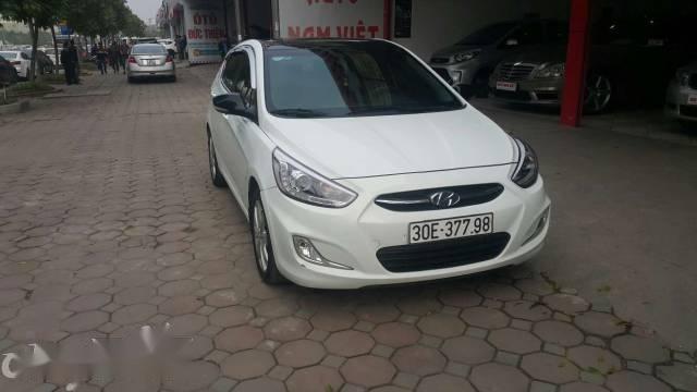 Bán Hyundai Accent 1.4AT 2015, màu trắng