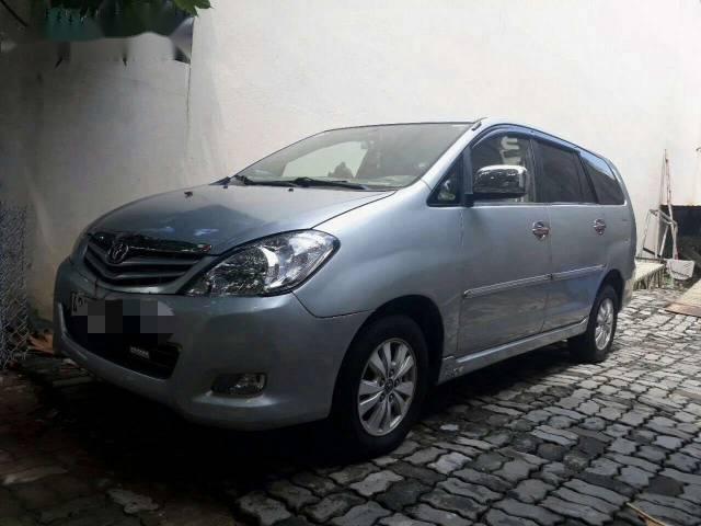 Bán ô tô Toyota Innova G đời 2009, màu bạc xe gia đình