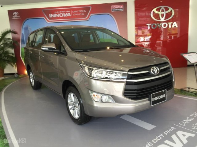 Bán xe Innova 2018 2.0E số sàn KM khủng 45tr- Hỗ trợ vay 90%- 240tr nhận xe ngay- LH: 01248.67.9999 Huy Toyota Thanh Xuân