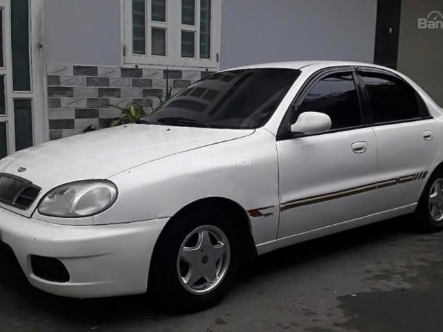 Cần bán gấp Daewoo Lanos đời 2003, màu trắng xe gia đình