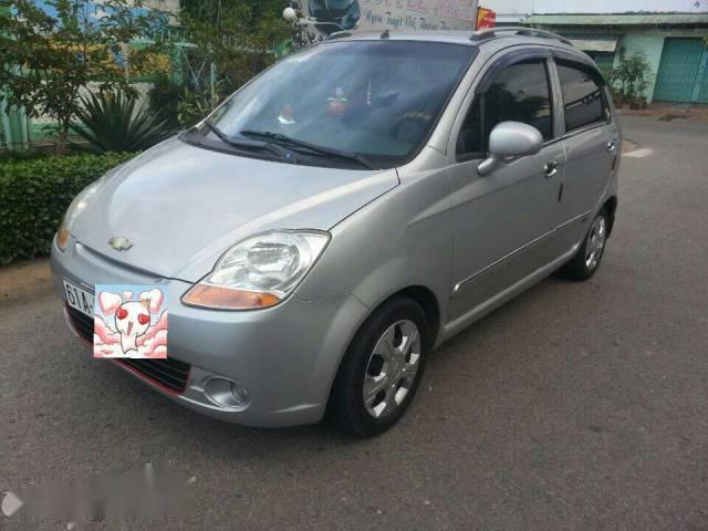 Bán Chevrolet Spark đời 2010, màu bạc xe gia đình