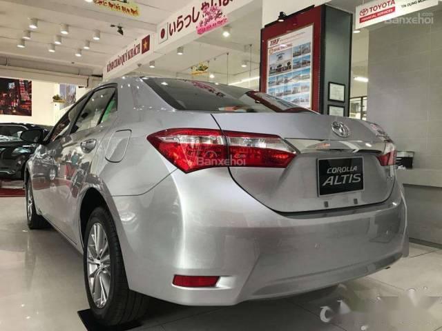 Bán Toyota Corolla altis 1.8G AT đời 2017, màu bạc, giá 800tr