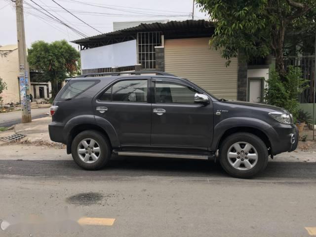 Cần bán lại xe Toyota Fortuner đời 2010, màu đen