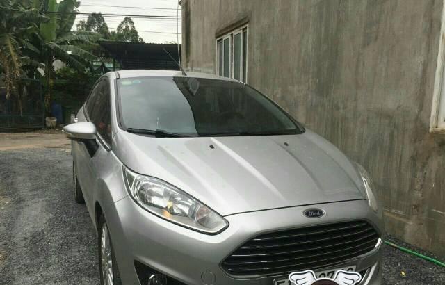 Bán Ford Fiesta đời 2016, màu bạc số tự động, 490 triệu