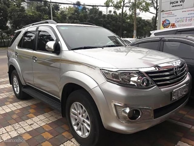 Cần bán xe Toyota Fortuner 2.5MT đời 2013, màu bạc