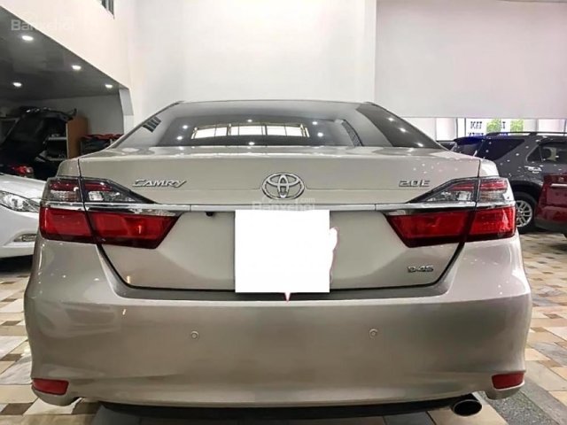 Bán xe Toyota Camry 2.0 E năm 2015, màu ghi vàng