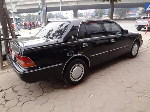 Bán xe Toyota Crown Super Salon 3.0 đời 1999, màu đen, xe nhập số tự động, giá 576tr